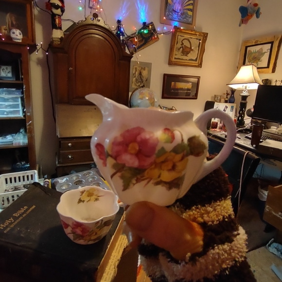 Fine Bone China Creamer and Suger,England - Picture 2 of 6